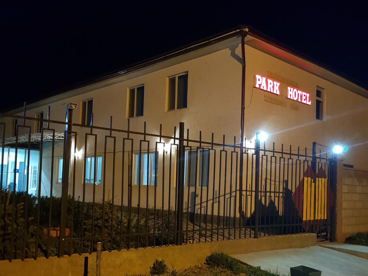 Park Hotel&Hostel Karakol Exterior foto